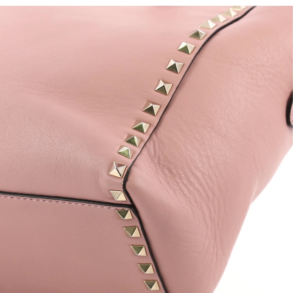 VALENTINO ROCKSTUD BABY PINK TOTE WITH ROCKSTUD CROSSBODY STRAP - Picture 8 of 10